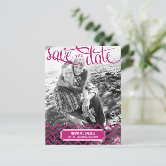 Funky Couple Save The Date Briefkaart - Helderroze (Staand voorkant)
