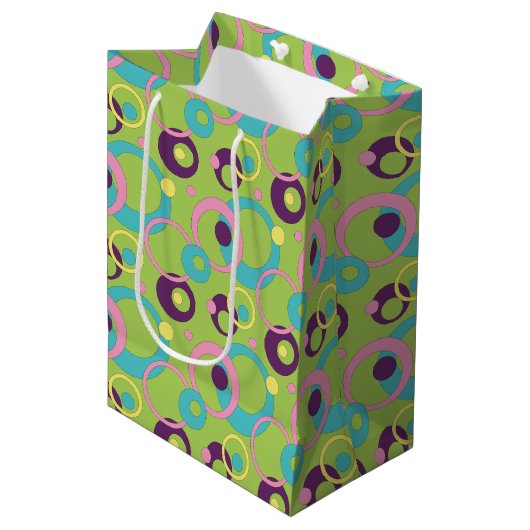 Funky Green Circles Gift Bag Medium Cadeauzakje (Voorkant Gekanteld)