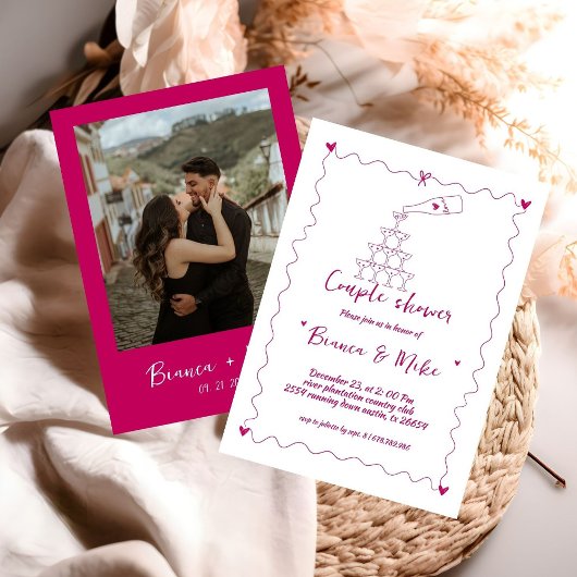 Funky handgeschreven champagne toren paar douche kaart