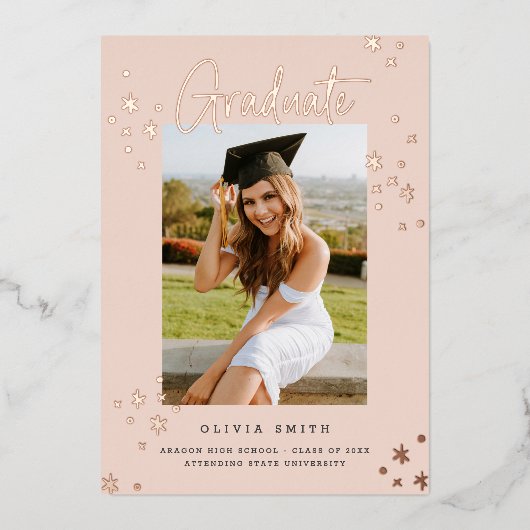 Funky Modern Pink Gold Afstuderen aangekondigd Folie Uitnodiging (Voorkant)