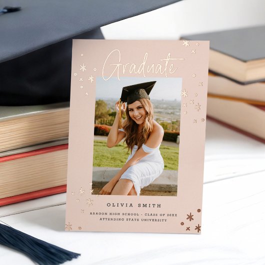 Funky Modern Pink Gold Afstuderen aangekondigd Folie Uitnodiging