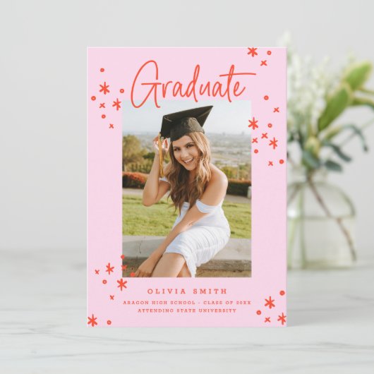 Funky Modern roze en rood Afstuderen aangekondigd Kaart (Staand voorkant)