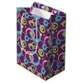 Funky Paarse Circles Gift Bag Medium Cadeauzakje (Achterkant Gekanteld)
