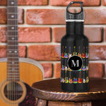 Funky psychedelische gitaar patroon Monogram Waterfles<br><div class="desc">Een ideeëngeschenk voor gitaristen, artiesten, muziekdocenten, gitaristen, muzikanten en muziekstudenten. Funky elektrische gitaren, akoestische gitaren en semi akoestische gitaren patroon op zwart gepersonaliseerd monogram waterfles in levendige pop art felle kleuren. Gemakkelijk aan te passen met behulp van het monogram initiaal en naam sjabloon. Dit leuke kleurrijke gitaarontwerp viert de energie...</div>