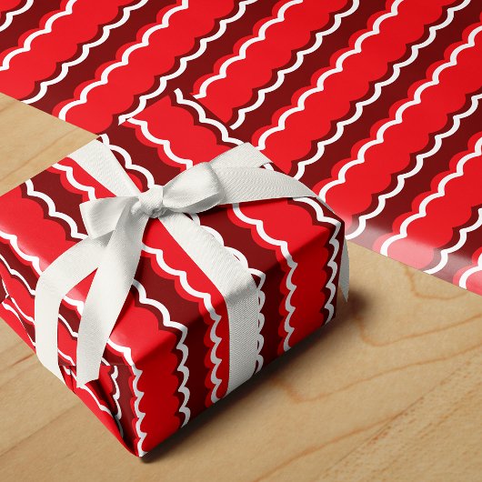 Funky Red en White Scallop Stripe Cadeaupapier