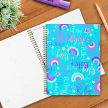 Funky regenboogsterren aqua kinder kleurrijk planner<br><div class="desc">Schattigee oorspronkelijk ontworpen grafische en tekstnaam gepersonaliseerde planner. Deze heldere aqua, roze, paarse, witte en warm lichtgele tekst typografische notitieboekplanner met grafische sterren en funky gestileerde regenbogen kan ook worden aangepast met uw eigen korte naam, luidt momenteel Riley. Andere namen zijn beschikbaar of contacteer me voor naamverzoeken. Originele kunst en...</div>