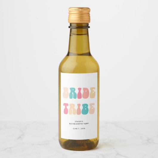 Funky Retro  Bride Tribe Bachelorette Wijn Etiket (Voorkant)