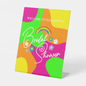 Funky Retro Bruiloftsfeest Reclamebord Met Voetstuk (Voorkant)