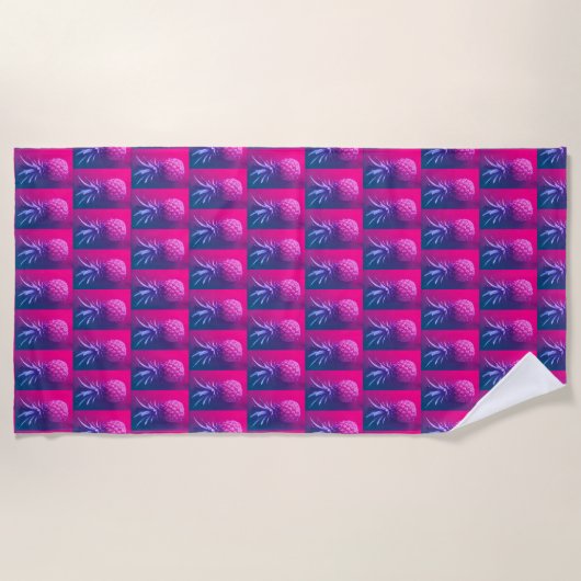 Funky Rode Paarse Ananas Strandhanddoek Strandlaken (Voorkant)