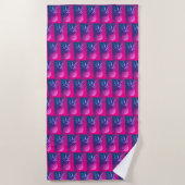 Funky Rode Paarse Ananas Strandhanddoek Strandlaken (Voorkant)