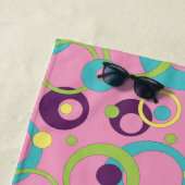 Funky Roze Circles Beach Towel Strandlaken (In situ)