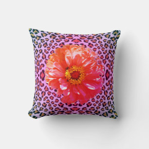Funky roze en oranje bloemen met luipaardpatroon kussen
