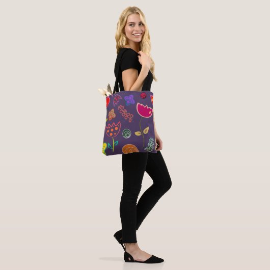 Funky Tulip Pattern Purple Tote Bag (Op model)