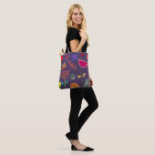 Funky Tulp Patroon Paars Tote Bag (Op model)