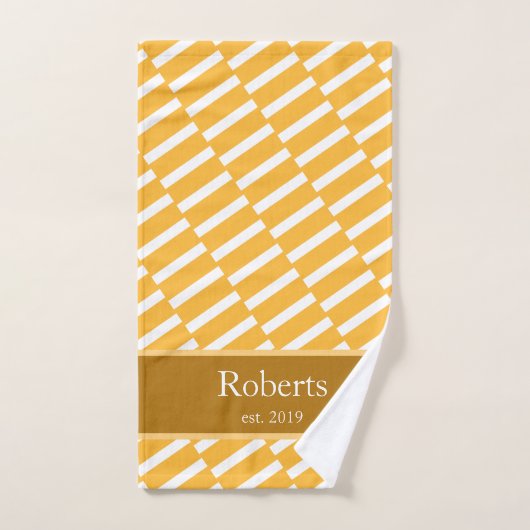 Funky Yellow Pattern Familienaam en Year Modern Bad Handdoek (Handdoek)