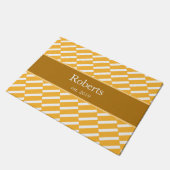 Funky Yellow Pattern Familienaam en Year Modern Deurmat (Schuin)