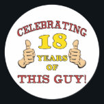 Funny 18th Birthday voor jongens Ronde Sticker<br><div class="desc">Op zoek naar een hilarisch cadeauidee voor een speciale jongen? Dit ontwerp van de verjaardagshumor heeft twee duimen voor het vieren van een belangrijke leeftijd.</div>