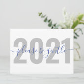 Funny 2021 Wees alsjeblieft zachte nieuwe jaren Feestdagenkaart (Staand voorkant)