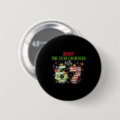 Funny 2025 The Year I Survived Barely 67 Christmas Ronde Button 5,7 Cm (Voorkant /achterkant)