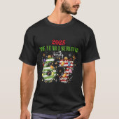 Funny 2025 The Year I Survived Barely 67 Christmas T-shirt (Voorkant)