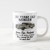 Funny 30th Birthday Retro Car Banger Add Name Date Grote Koffiekop (Rechts)