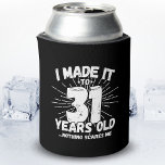 Funny 31st Birthday Quote Sarcastic 31 Year Old Blikjeskoeler<br><div class="desc">Dit grappige 31ste verjaardagsontwerp maakt een geweldige sarcastische humor grap of een nieuw cadeau voor een 31-jarig verjaardagsthema of een verrassend feest op 31-jarige leeftijd! Kenmerken "Ik heb het gemaakt tot 31 jaar oud.. Niets maakt me uit" grappige 31ste verjaardagsmeme die ook veel lacht zal krijgen van familie, vrienden, feestgasten...</div>