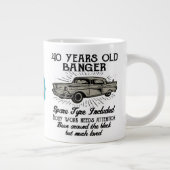 Funny 40th Birthday Retro Car Banger Add Name Date Grote Koffiekop (Rechts)
