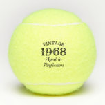 Funny 50th Birthday 1968 Ging aan perfectionerings Tennisballen<br><div class="desc">50e verjaardag 1968 had een perfectie tennisballen. Aangepast sportgeschenk voor vijftig jaar oude man, vader, opa, broer, vriendje, collega, werknemer, leraar, coach, speler, vriend, moeder, vrouw, zus, tante, oma, baas, enz. grootlettertypografisch ontwerp met een grappig citaat. De vijftigste dag van de dag zijn surrogaat cadeaus. Pas dit aan om het...</div>