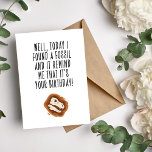 Funny 50th Birthday Card Feestdagen Kaart<br><div class="desc">Vier een 50ste verjaardag met deze grappige verjaardagskaart met fossielthema. De kaart toont een speelse afbeelding van een dinosaurus,  die de ontvanger eraan herinnert dat ze nu een "fossiel" zijn - een term die vaak wordt gebruikt om iemand te beschrijven die ouder wordt.</div>