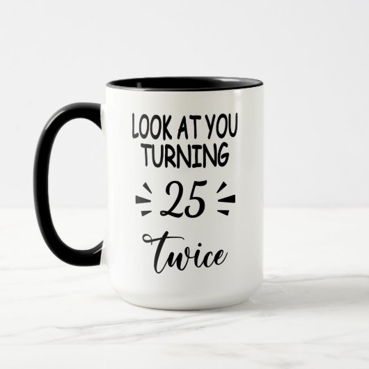 Funny 50th Birthday Mug – Custom Name & Birth Year Mok (Links)