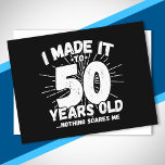 Funny 50th Birthday Quote Sarcastic 50 Year Old Briefkaart<br><div class="desc">Dit grappige 50ste verjaardagsontwerp maakt een geweldige sarcastische humor grap of een nieuwigheidscadeau voor een 50-jarig verjaardagsthema of een verrassend 50ste verjaardagsfeestje! Kenmerken "Ik heb het gemaakt tot 50 jaar oud.. Niets maakt me uit" grappige 50ste verjaardagsmeme die veel lacht zal krijgen van familie, vrienden, feestgasten en ook de verjaardagsman...</div>