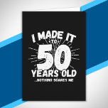 Funny 50th Birthday Quote Sarcastic 50 Year Old Kaart<br><div class="desc">Dit grappige 50ste verjaardagsontwerp maakt een geweldige sarcastische humor grap of een nieuwigheidscadeau voor een 50-jarig verjaardagsthema of een verrassend 50ste verjaardagsfeestje! Kenmerken "Ik heb het gemaakt tot 50 jaar oud.. Niets maakt me uit" grappige 50ste verjaardagsmeme die veel lacht zal krijgen van familie, vrienden, feestgasten en ook de verjaardagsman...</div>