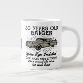 Funny 50th Birthday Retro Car Banger Add Name Date Grote Koffiekop (Rechts)