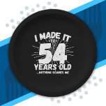 Funny 54th Birthday Quote Sarcastic 54 Year Old Papieren Bordje<br><div class="desc">Dit grappige 54e verjaardagsontwerp maakt een geweldige sarcastische humor grap of een nieuw cadeau voor een 54-jarig verjaardagsthema of een verrassend 54e verjaardagsfeestje! Kenmerken "Ik heb het gemaakt tot 54 jaar oud.. Niets maakt me uit" grappige 54ste verjaardagsmeme die ook veel lacht zal krijgen van familie, vrienden, feestgasten en de...</div>