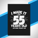Funny 55th Birthday Quote Sarcastic 55 Year Old Kaart<br><div class="desc">Dit grappige 55e verjaardagsontwerp maakt een geweldige sarcastische humor grap of een nieuw cadeau voor een 55-jarig verjaardagsthema of een verrassend 55e verjaardagsfeestje! Kenmerken "Ik heb het gemaakt tot 55 jaar oud.. Niets maakt me uit" grappige 55ste verjaardagsmeme die veel lacht zal krijgen van familie, vrienden, feestgasten en ook de...</div>