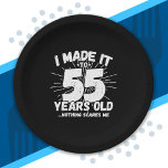 Funny 55th Birthday Quote Sarcastic 55 Year Old Papieren Bordje<br><div class="desc">Dit grappige 55e verjaardagsontwerp maakt een geweldige sarcastische humor grap of een nieuw cadeau voor een 55-jarig verjaardagsthema of een verrassend 55e verjaardagsfeestje! Kenmerken "Ik heb het gemaakt tot 55 jaar oud.. Niets maakt me uit" grappige 55ste verjaardagsmeme die veel lacht zal krijgen van familie, vrienden, feestgasten en ook de...</div>