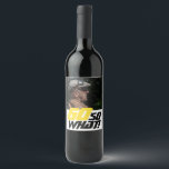 Funny 60, wat Quote Foto 60th Birthday Wijn Etiket<br><div class="desc">Grappig 60,  wat citeert Foto 60th Birthday Wine Label. Een motivatie en grappige tekst 60 Wat geweldig is voor iemand met een gevoel van humor. De tekst is geel en zwart. Voeg je foto toe. Je kunt de leeftijd veranderen.</div>