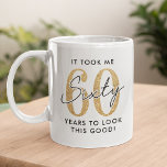 Funny 60th Birthday Gift Koffiemok<br><div class="desc">Grappige 60ste verjaardagsfeestje met het humoristische gezegde "het kostte me 60 jaar om er zo goed uit te zien!" met een combinatie van zwart en een gouden glitter mok.</div>