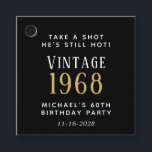 Funny  60th Birthday Party Black Bedankjes Labels<br><div class="desc">Een grappige zwarte partij bevoordeelt labels voor zijn 60ste verjaardag. Pas "Neem een Shot Hij is nog steeds sexy" aan en "" indien gewenst en voeg zijn geboortejaar,  naam en datum van het verjaardagsfeest toe.</div>