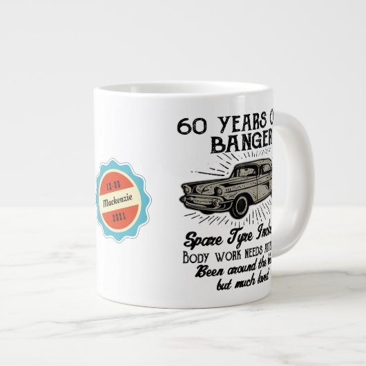 Funny 60th Birthday Retro Car Banger Add Name Date Grote Koffiekop (Voorkant rechts)