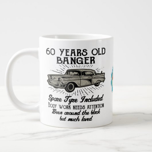 Funny 60th Birthday Retro Car Banger Add Name Date Grote Koffiekop (Links)
