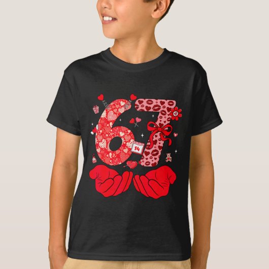 Funny 6 7 Hands Meme Cute Valentine's Day Six Seve T-shirt (Voorkant)