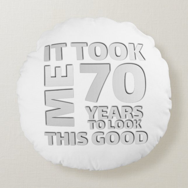 Funny 70 years old saying quote rond kussen (Voorkant)