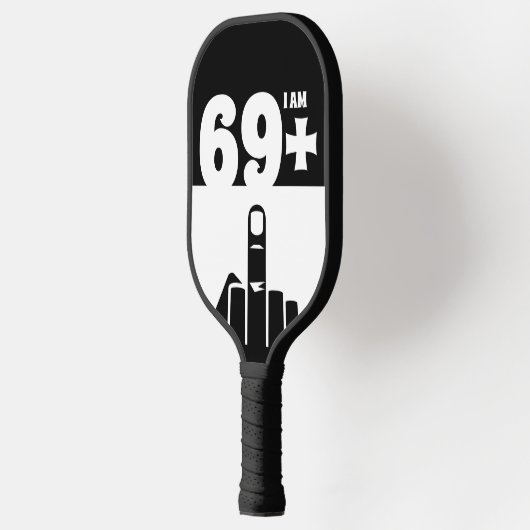 Funny 70th Birthday Gift, 69 plus één controleur Pickleball Paddle (Links)