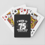 Funny 75th Birthday Quote Sarcastic 75 Year Old Pokerkaarten<br><div class="desc">Dit grappige 75e verjaardagsontwerp maakt een geweldige sarcastische humor grap of een nieuw cadeau voor een 75-jarig verjaardagsthema of een verrassend 75e verjaardagsfeestje! Functies "Ik heb het gemaakt tot 75 jaar oud.. Niets maakt me uit" grappige 75e verjaardagsmeme die veel lacht zal krijgen van familie, vrienden, feestgasten en de verjaardagsman...</div>