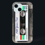 Funny  80s Retro Music Cassettebandje iPhone 15 Case<br><div class="desc">Een grappig  80s retro muziekcassette nostalgie design. Een perfecte gave voor de muzikant,  muzikant,  kunstenaar of de oude school. Een cool retro stuk nostalgie met ruimte om,  jouw tekst,  tekst,  lievelingsliedjes of nummers,  band of om het even welk bericht toe te voegen.</div>