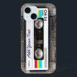 Funny  80s Retro Music Cassettebandje iPhone 15 Case<br><div class="desc">Een grappig  80s retro muziekcassette nostalgie design. Een perfecte gave voor de muzikant,  muzikant,  kunstenaar of de oude school. Een cool retro stuk nostalgie met ruimte om,  jouw tekst,  tekst,  lievelingsliedjes of nummers,  band of om het even welk bericht toe te voegen.</div>
