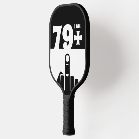 Funny 80th Birthday Gift, 79 plus één controleur Pickleball Paddle (Links)