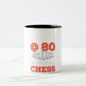 Funny 80th Birthday Gift - 80-jarige Chess Queen Tweekleurige Koffiemok (Center)