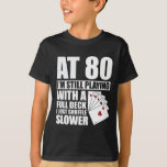 Funny 80th Birthday Poker Player 80 Year Old T-shirt<br><div class="desc">Fun 80th Birthday Gift Shirt met een origineel full House Card Hand grafisch en leuk gezegde - Op mijn 80ste ben ik nog steeds aan het spelen met een volledig deck. Ik sluit alleen maar langzamer T-Shirt.</div>